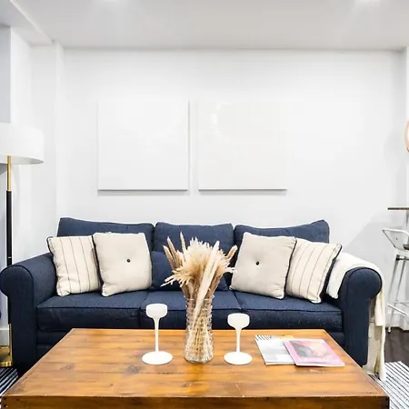 809-3B Studio With A Balcony By Columbus Circle